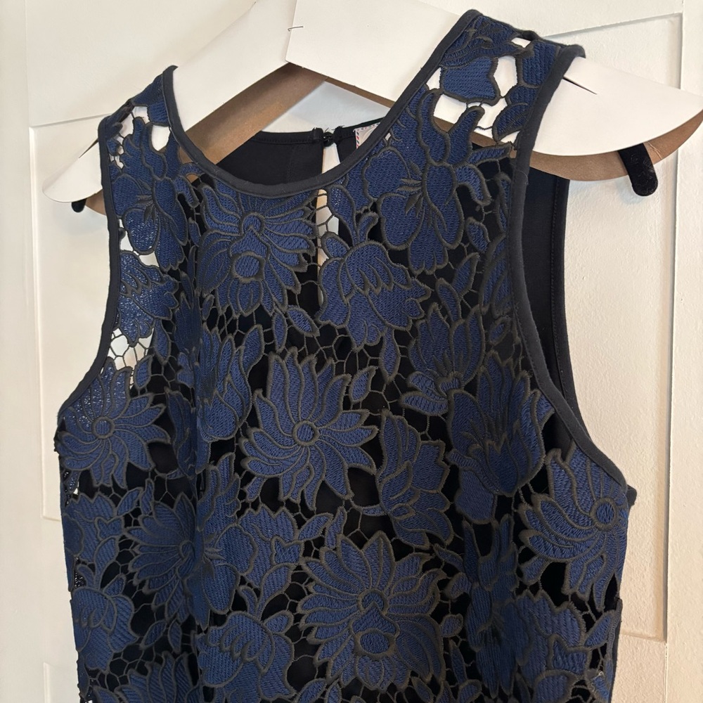 Anthropologie sleeveless floral flower cutout lace top Navy black, scoop neck